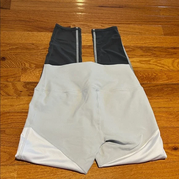 ALO Yoga Gray and Black Leggings - Picture 6 of 7